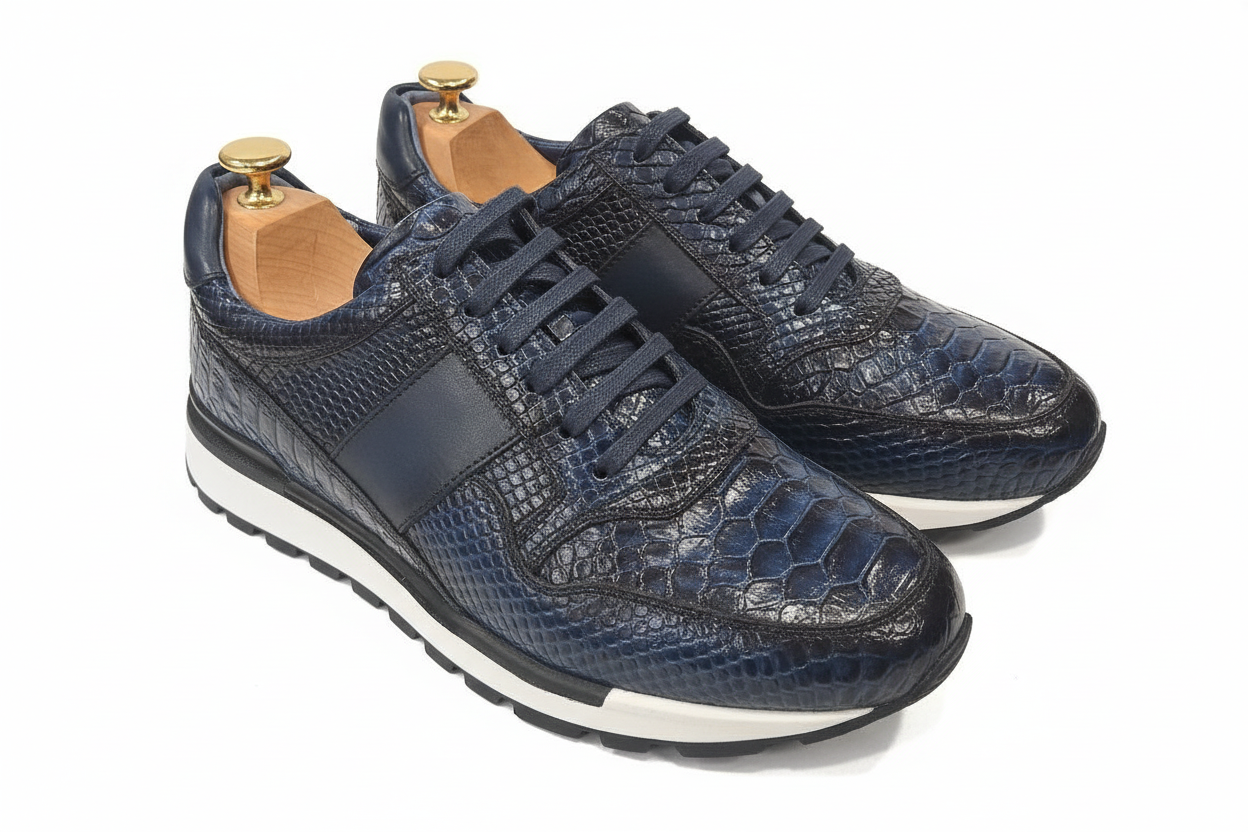 Baskets cuir bleu marine texturé crocodile