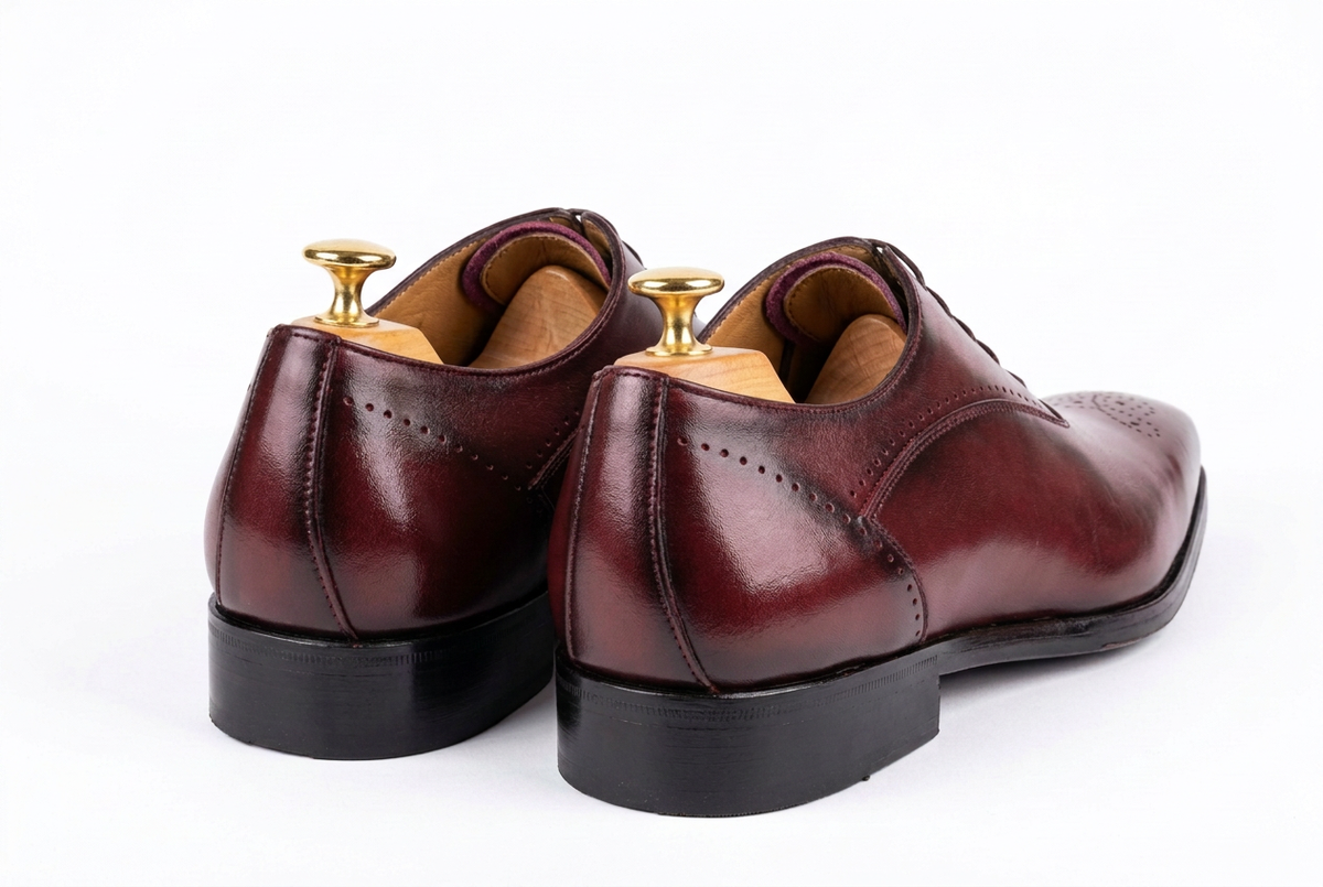 Chaussures vernies bordeaux plus clair, vue arrière