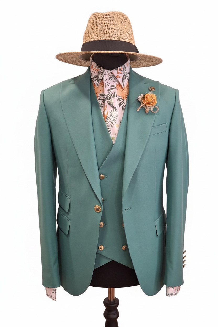 Costume trois pièces vert émeraude avec chapeau panama sur fond blanc