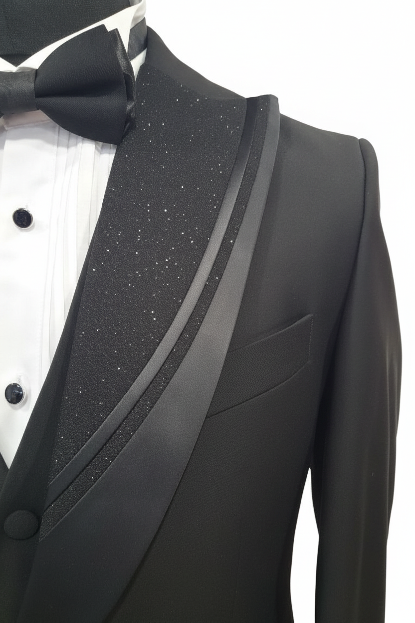 Détail col châle smoking avec strass