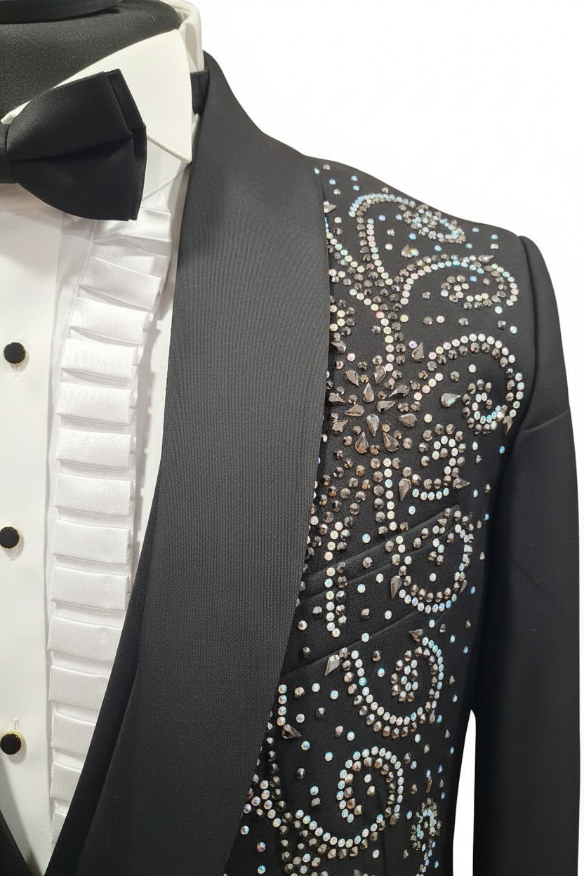 Détail revers smoking avec strass