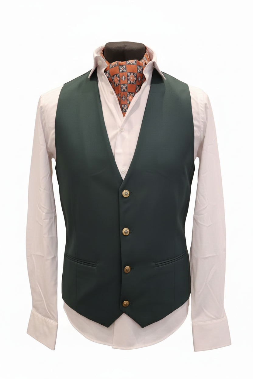 Gilet vert forêt teal boutons dorés chemise blanche ascot terracotta floral sans plis parfaitement lisse repassé showroom fond blanc pur studio