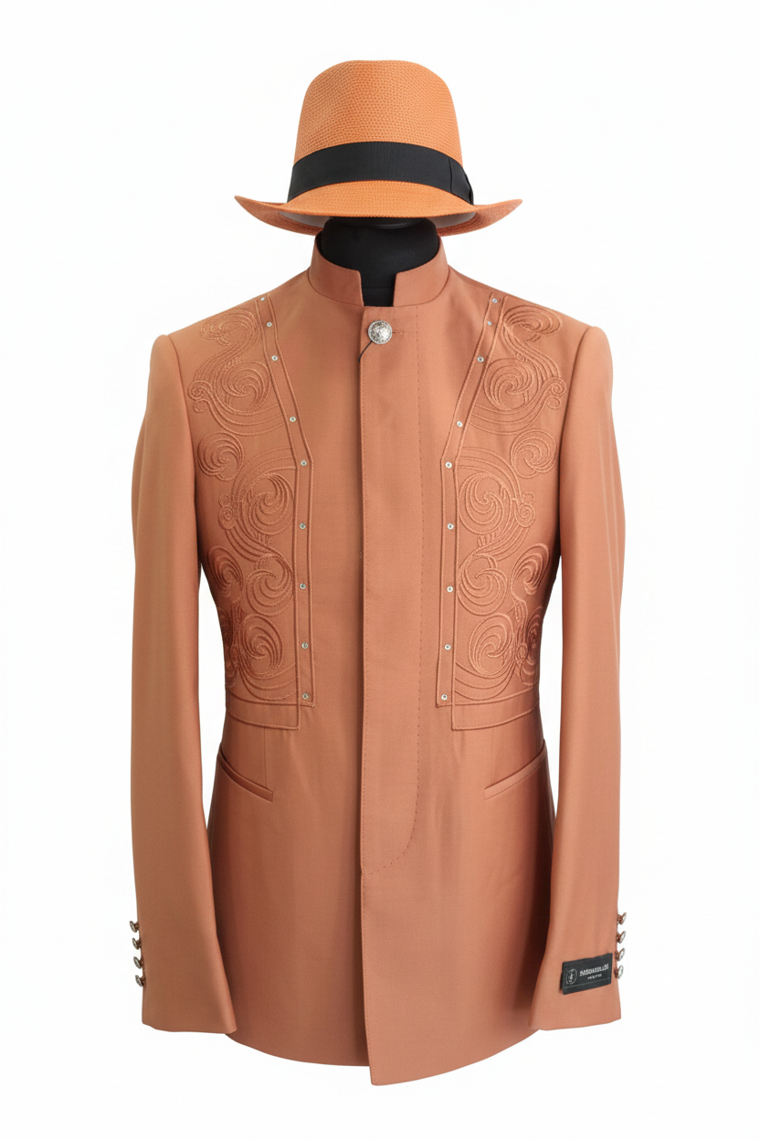 Veste col Mao terracotta broderies arabesques clous dorés chapeau fedora orange assorti ruban noir mannequin invisible fond blanc pur